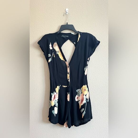 Staring At Stars Floral Print Romper - Picture 2 of 10